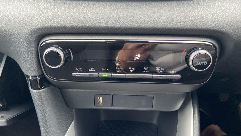 Toyota Yaris 1.5 Hybrid Design 5dr CVT Hybrid Hatchback